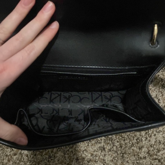 Calvin Klein Crossbody With Chain - Picture 4 of 8